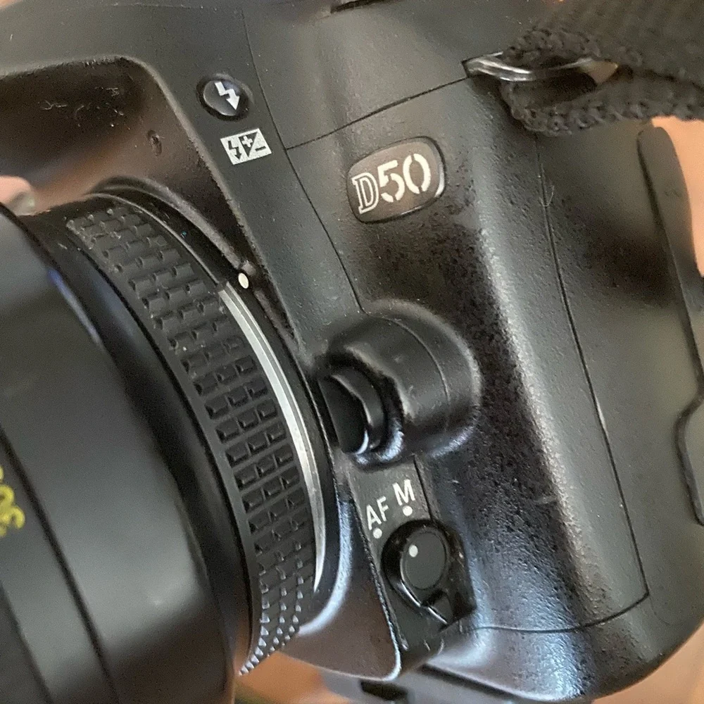Nikon d50 selling